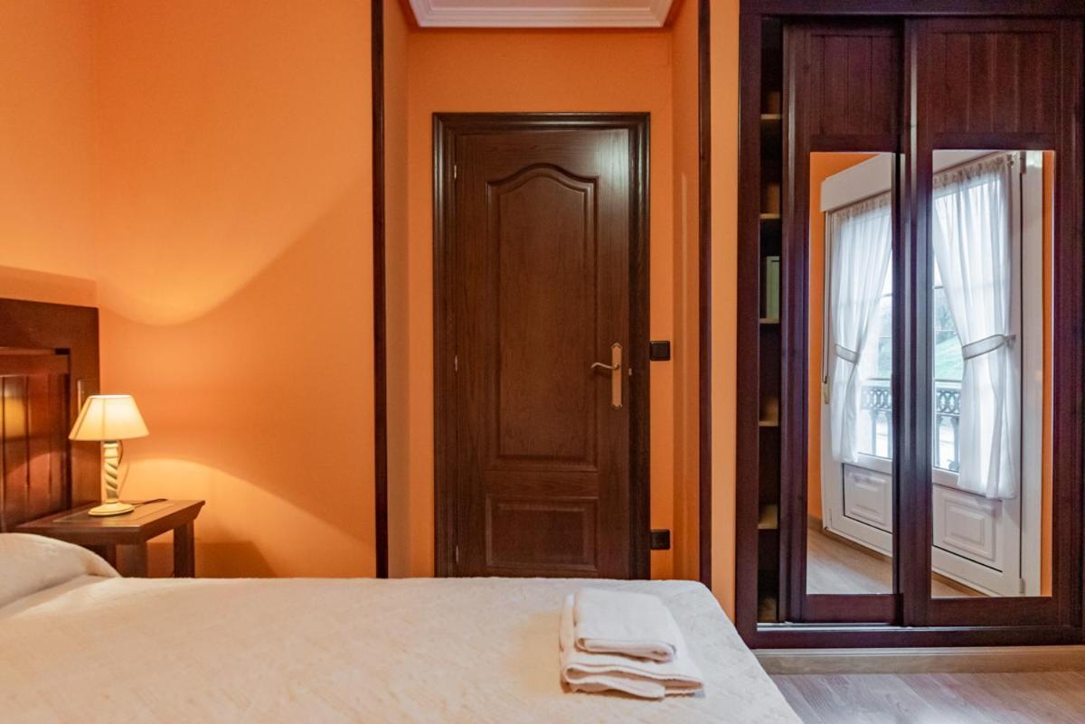 Hotel Y Apartamentos La Lonja Onís 외부 사진