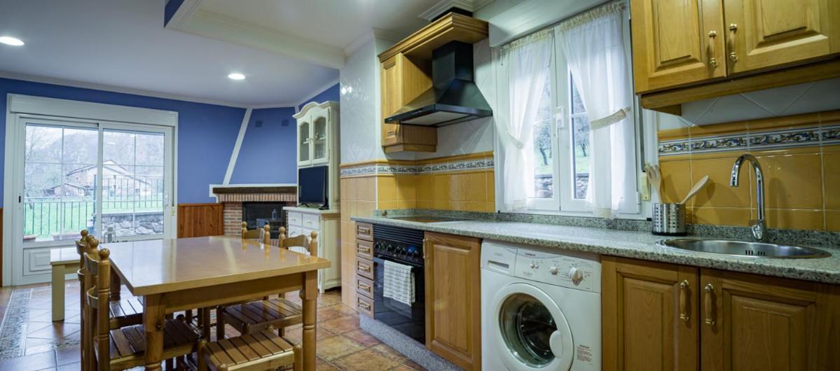 Hotel Y Apartamentos La Lonja Onís 외부 사진