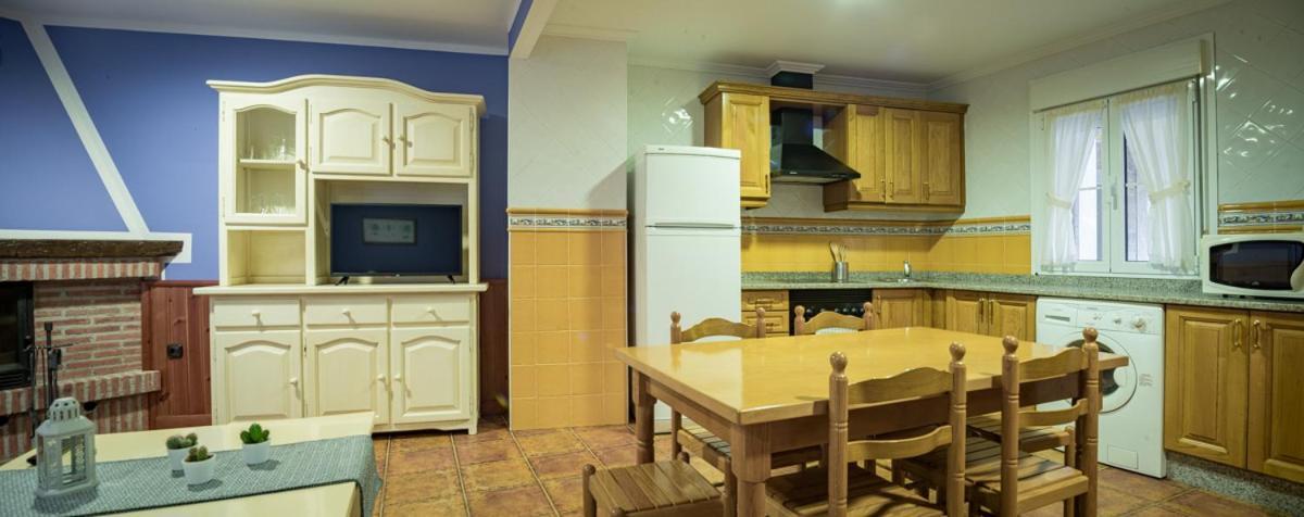 Hotel Y Apartamentos La Lonja Onís 외부 사진