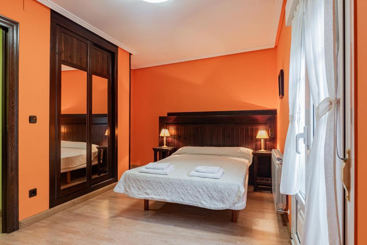 Hotel Y Apartamentos La Lonja Onís 외부 사진
