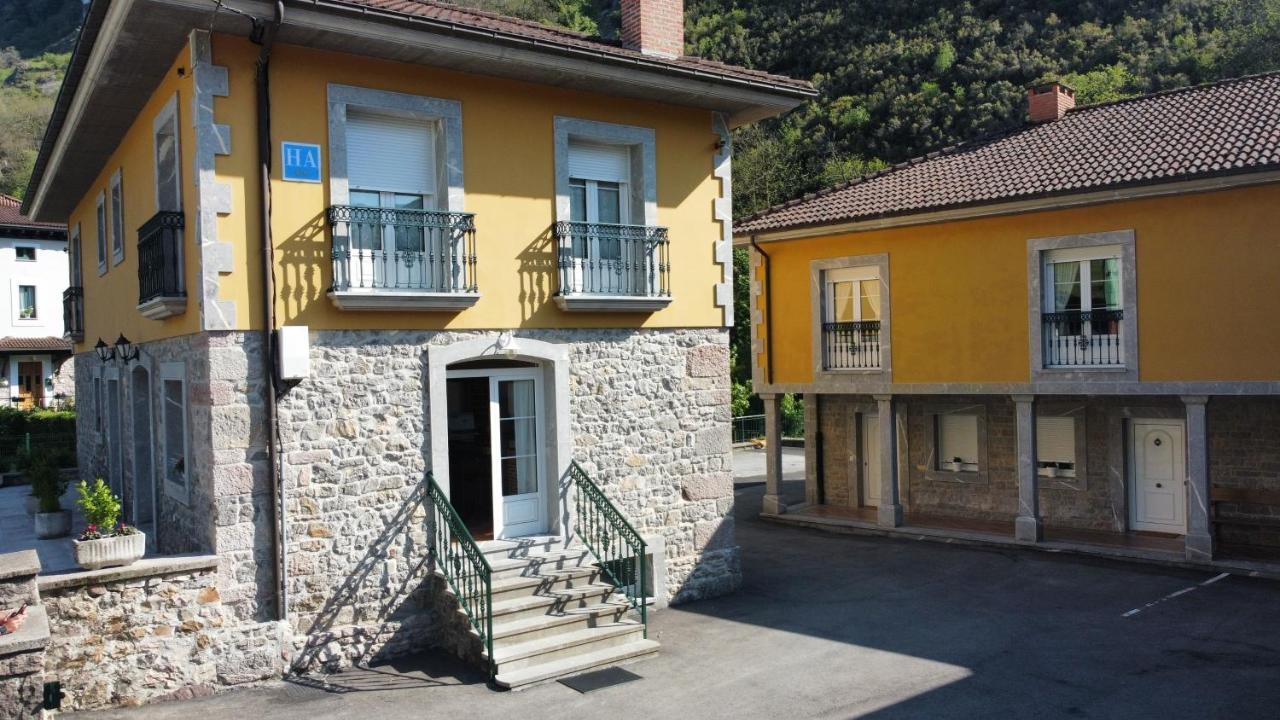 Hotel Y Apartamentos La Lonja Onís 외부 사진