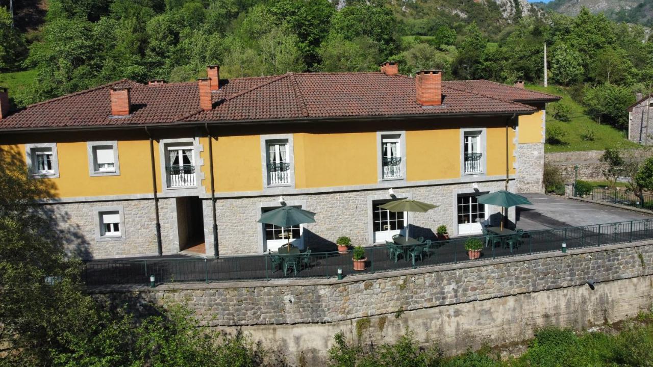 Hotel Y Apartamentos La Lonja Onís 외부 사진