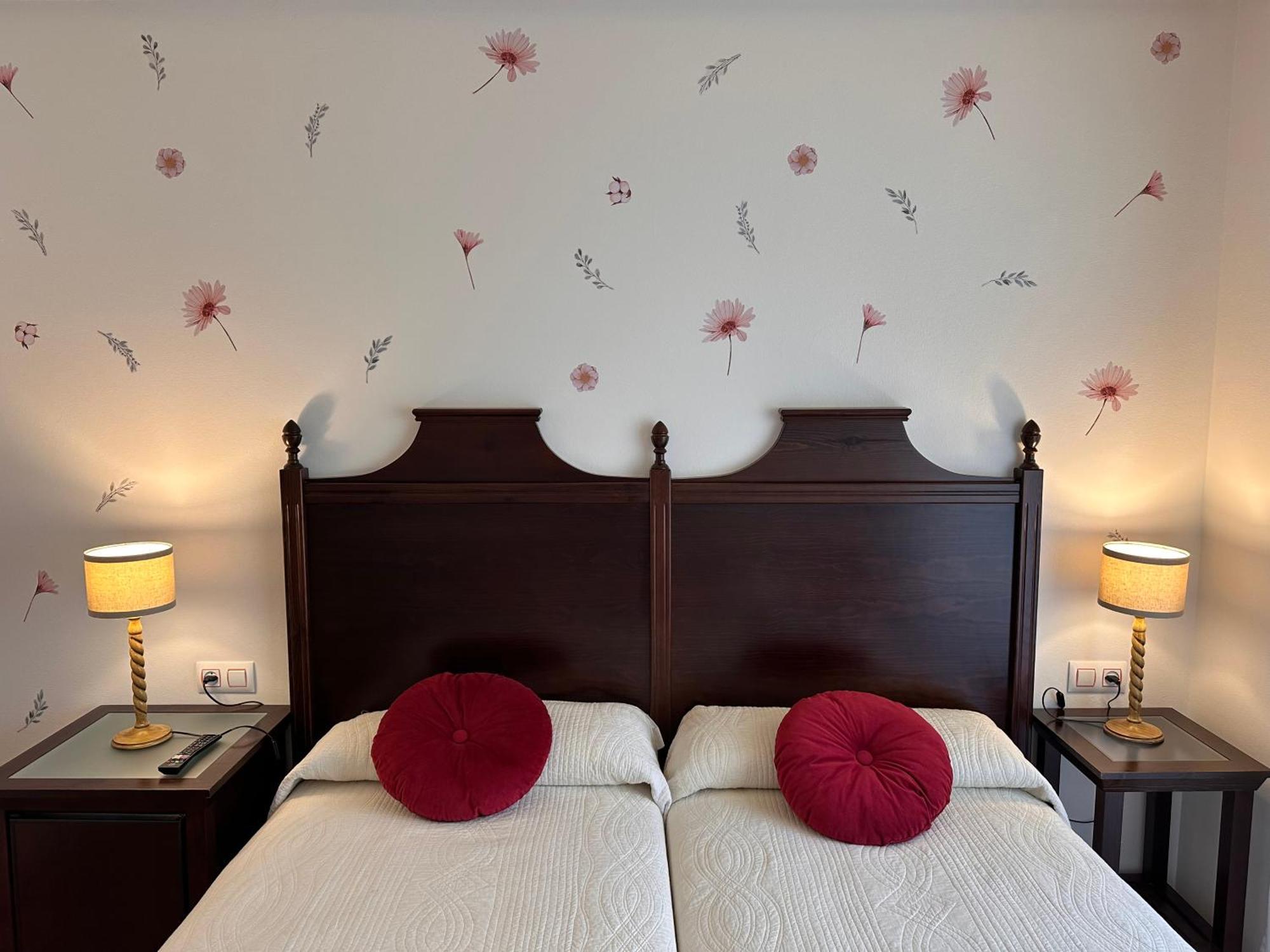 Hotel Y Apartamentos La Lonja Onís 외부 사진