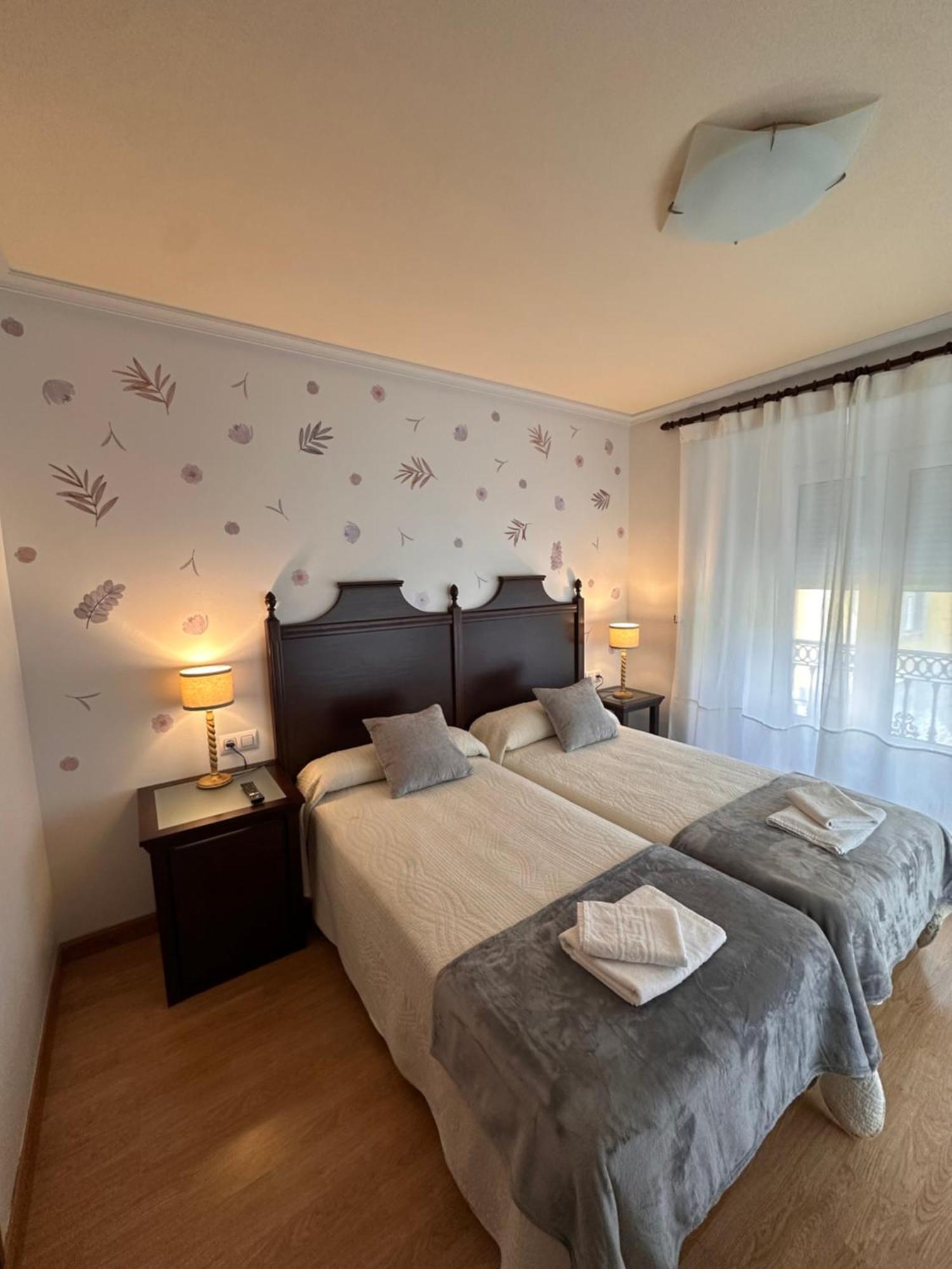 Hotel Y Apartamentos La Lonja Onís 외부 사진