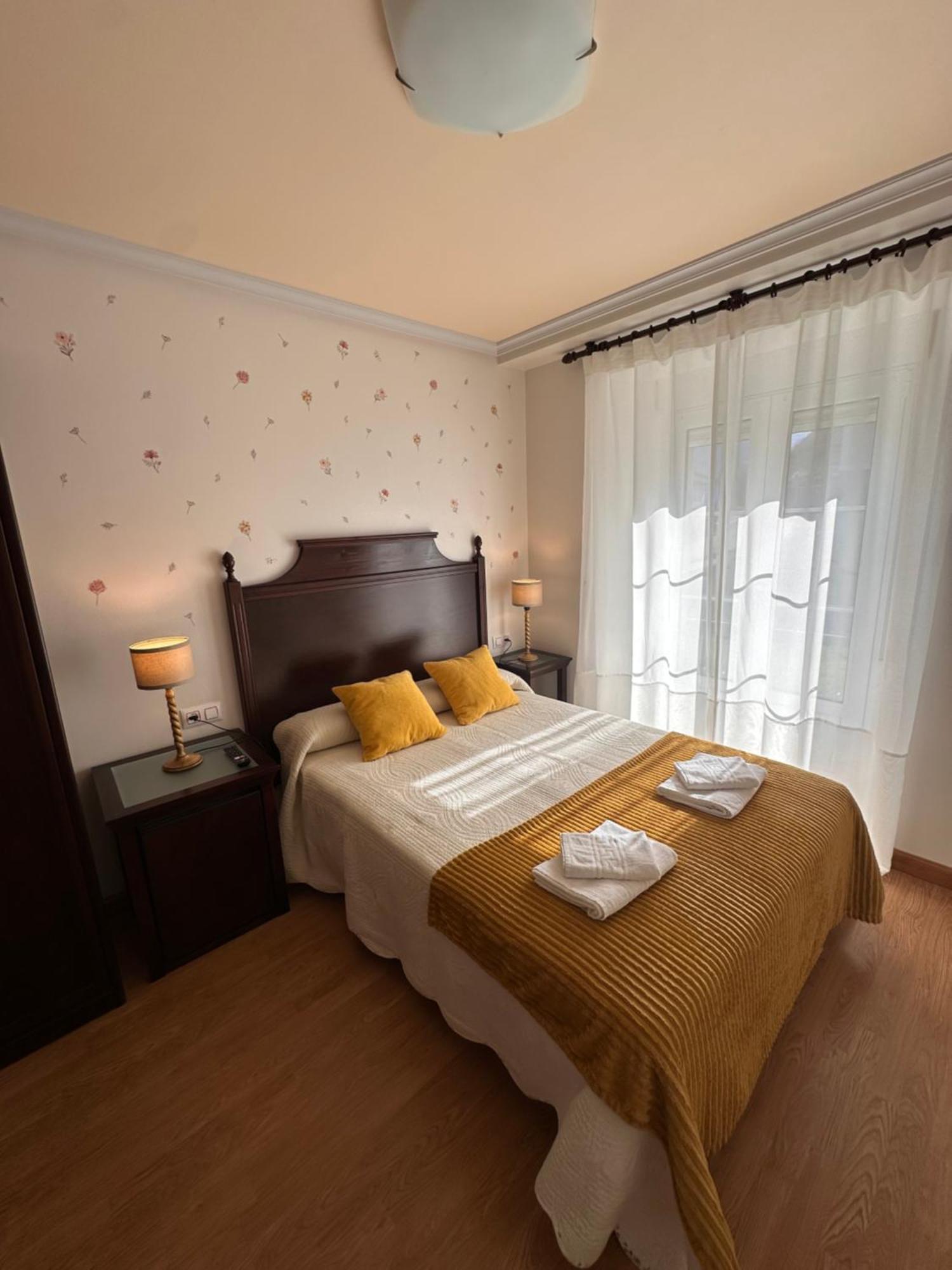 Hotel Y Apartamentos La Lonja Onís 외부 사진