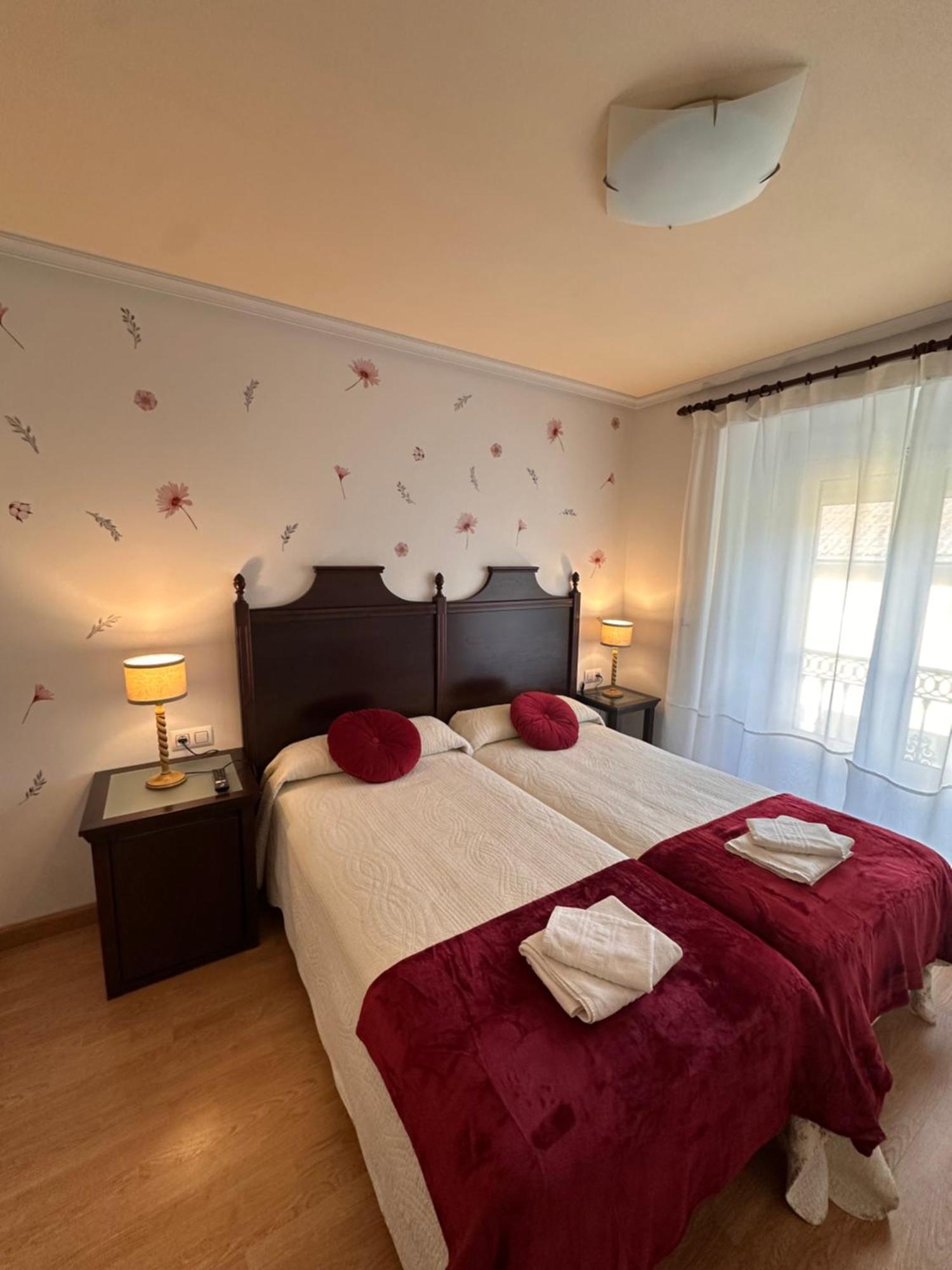 Hotel Y Apartamentos La Lonja Onís 외부 사진